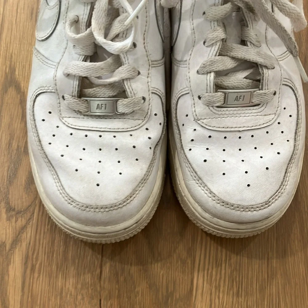 Nike Unisex Triple White Air Force 1 Low LE AF1 Platform Lace Up Sneakers